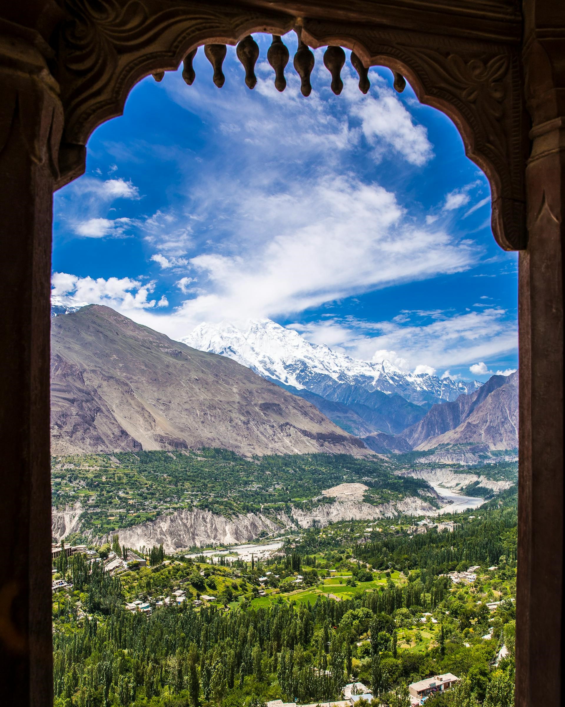 vieuw of landscape through window